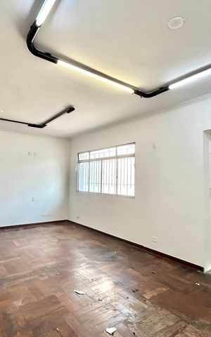 Casa à venda com 287m², 4 quartos e 8 vagasSala