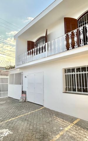 Casa à venda com 287m², 4 quartos e 8 vagasFachada