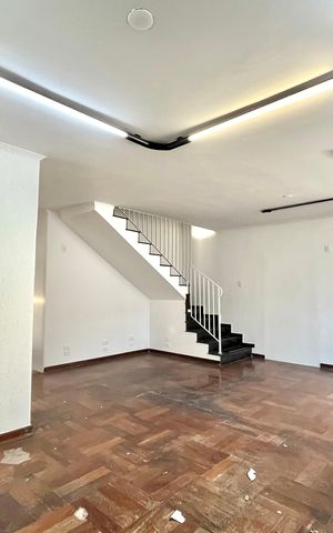 Casa à venda com 287m², 4 quartos e 8 vagasSala