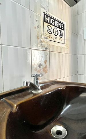 Casa à venda com 287m², 4 quartos e 8 vagasLavabo