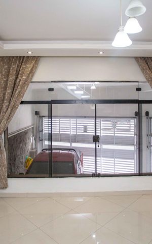 Casa à venda com 272m², 4 quartos e 3 vagasSala