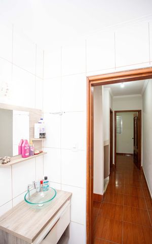 Casa à venda com 272m², 4 quartos e 3 vagasBanheiro 1