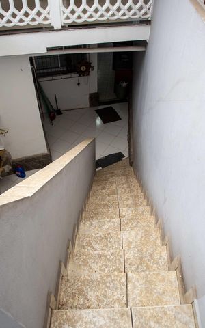 Casa à venda com 272m², 4 quartos e 3 vagasEscada
