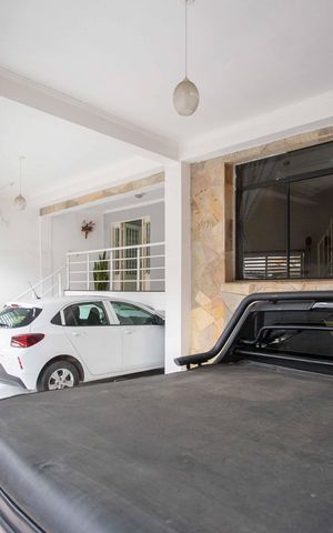 Casa à venda com 272m², 4 quartos e 3 vagasGaragem