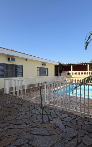 Casa para alugar com 241m², 6 quartos e 4 vagasPiscina
