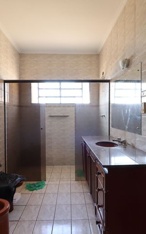 Casa para alugar com 241m², 6 quartos e 4 vagasBanheiro