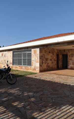 Casa para alugar com 241m², 6 quartos e 4 vagasGaragem