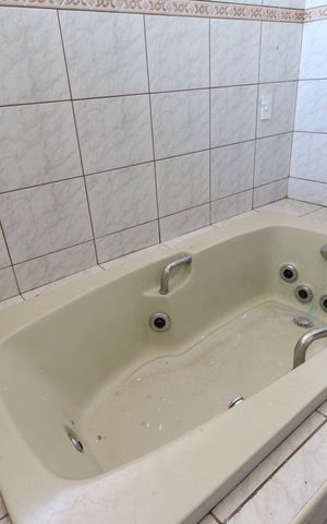 Casa para alugar com 241m², 6 quartos e 4 vagasBanheiro da Suíte