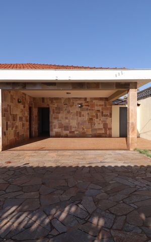 Casa para alugar com 241m², 6 quartos e 4 vagasGaragem
