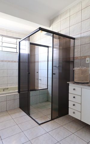 Casa para alugar com 241m², 6 quartos e 4 vagasBanheiro da Suíte