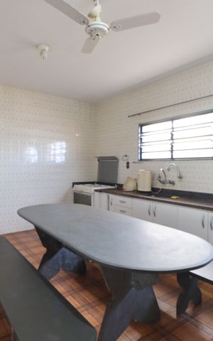 Casa para alugar com 241m², 6 quartos e 4 vagasCozinha