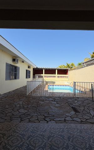 Casa para alugar com 241m², 6 quartos e 4 vagasPiscina