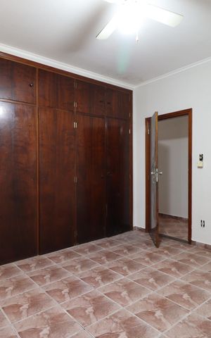 Casa para alugar com 241m², 6 quartos e 4 vagasSuíte