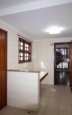 Casa à venda com 336m², 3 quartos e 4 vagas Casa à venda com 336m², 3 quartos e 4 vagasCozinha