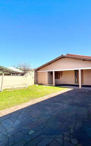 Casa para alugar com 130m², 4 quartos e 2 vagas Casa para alugar com 130m², 4 quartos e 2 vagasFachada