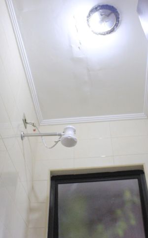Casa à venda com 250m², 4 quartos e 4 vagasBanheiro da área de serviço