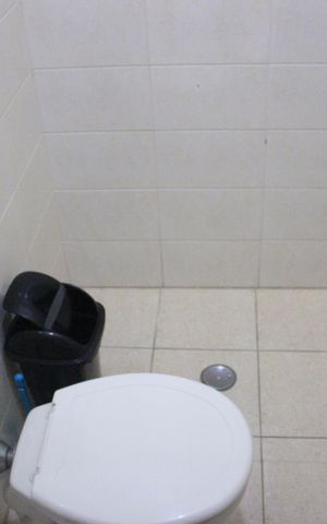 Casa à venda com 250m², 4 quartos e 4 vagasBanheiro da área de serviço