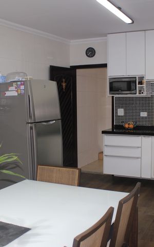 Casa à venda com 250m², 4 quartos e 4 vagasCozinha