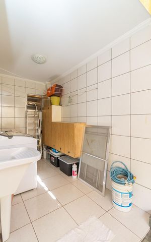 Casa à venda com 100m², 3 quartos e 1 vagaÁrea de Serviço