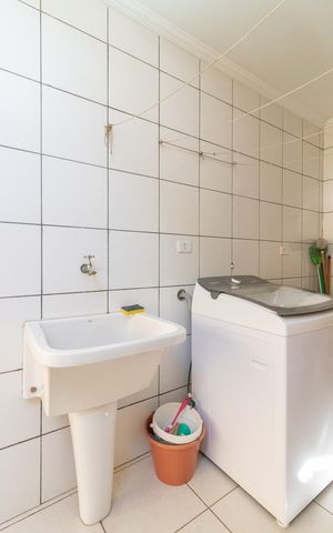 Casa à venda com 100m², 3 quartos e 1 vagaÁrea de Serviço