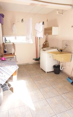 Casa à venda com 392m², 4 quartos e 3 vagasCasa inferior - Área de serviço