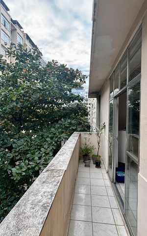 Apartamento à venda com 170m², 3 quartos e sem vaga Apartamento à venda com 170m², 3 quartos e sem vagaSuíte 1 - varanda e vista