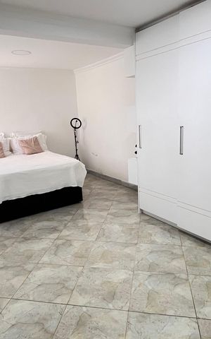 Casa de condomínio à venda com 366m², 5 quartos e 2 vagas Casa de condomínio à venda com 366m², 5 quartos e 2 vagasSuíte 2