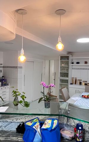 Casa de condomínio à venda com 366m², 5 quartos e 2 vagas Casa de condomínio à venda com 366m², 5 quartos e 2 vagasCozinha