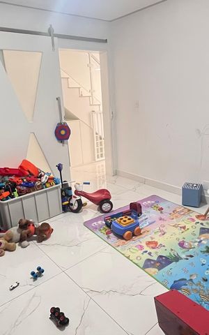 Casa de condomínio à venda com 366m², 5 quartos e 2 vagas Casa de condomínio à venda com 366m², 5 quartos e 2 vagasQuarto