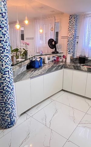 Casa de condomínio à venda com 366m², 5 quartos e 2 vagas Casa de condomínio à venda com 366m², 5 quartos e 2 vagasCozinha