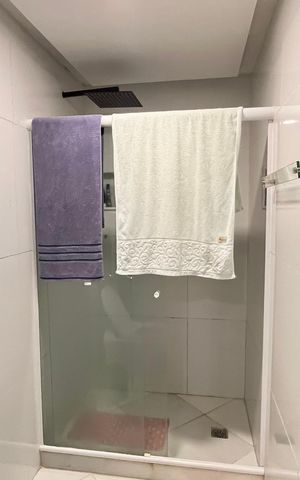 Casa de condomínio à venda com 366m², 5 quartos e 2 vagas Casa de condomínio à venda com 366m², 5 quartos e 2 vagasBanheiro da Suíte 1
