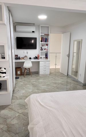 Casa de condomínio à venda com 366m², 5 quartos e 2 vagas Casa de condomínio à venda com 366m², 5 quartos e 2 vagasSuite 2
