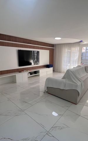 Casa de condomínio à venda com 366m², 5 quartos e 2 vagas Casa de condomínio à venda com 366m², 5 quartos e 2 vagasSala