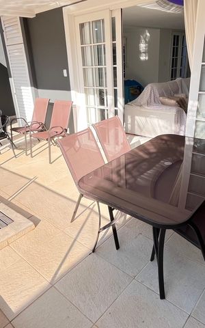 Casa de condomínio à venda com 366m², 5 quartos e 2 vagas Casa de condomínio à venda com 366m², 5 quartos e 2 vagasÁrea comum