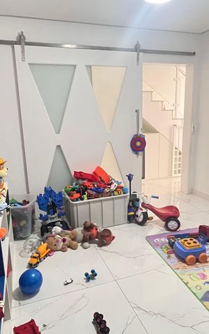 Casa de condomínio à venda com 366m², 5 quartos e 2 vagas Casa de condomínio à venda com 366m², 5 quartos e 2 vagasQuarto