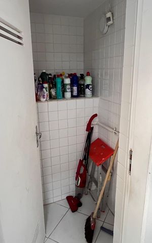 Casa de condomínio à venda com 366m², 5 quartos e 2 vagas Casa de condomínio à venda com 366m², 5 quartos e 2 vagasÁrea de Serviço
