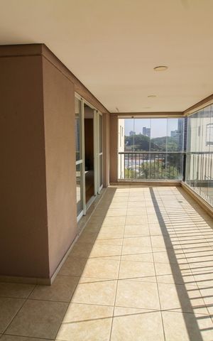 Apartamento à venda com 178m², 3 quartos e 3 vagas Apartamento à venda com 178m², 3 quartos e 3 vagasVaranda
