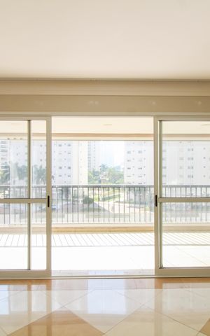 Apartamento à venda com 178m², 3 quartos e 3 vagas Apartamento à venda com 178m², 3 quartos e 3 vagasSala