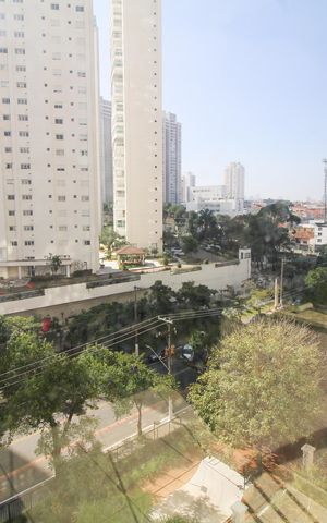 Apartamento à venda com 178m², 3 quartos e 3 vagas Apartamento à venda com 178m², 3 quartos e 3 vagasVaranda