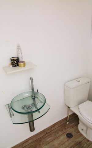 Apartamento à venda com 178m², 3 quartos e 3 vagas Apartamento à venda com 178m², 3 quartos e 3 vagasLavabo