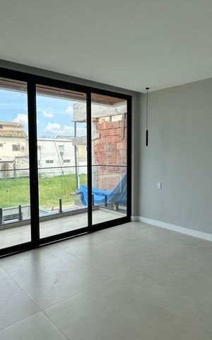 Casa à venda com 200m², 4 quartos e 2 vagas Casa à venda com 200m², 4 quartos e 2 vagasSuíte 4