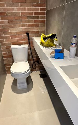 Casa à venda com 200m², 4 quartos e 2 vagas Casa à venda com 200m², 4 quartos e 2 vagasLavabo
