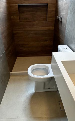 Casa à venda com 200m², 4 quartos e 2 vagas Casa à venda com 200m², 4 quartos e 2 vagasBanheiro da Suíte 2