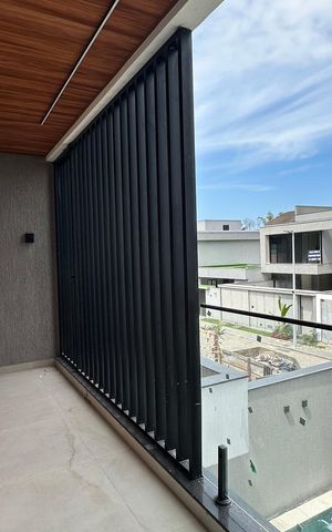Casa à venda com 200m², 4 quartos e 2 vagas Casa à venda com 200m², 4 quartos e 2 vagasVaranda da Suíte 4
