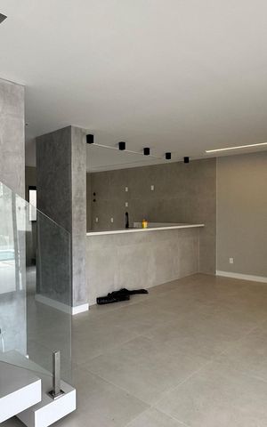 Casa à venda com 200m², 4 quartos e 2 vagas Casa à venda com 200m², 4 quartos e 2 vagasSala