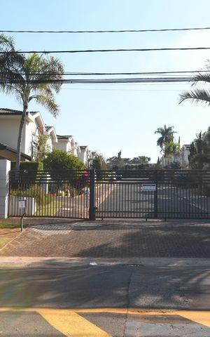 Casa de condomínio à venda com 200m², 3 quartos e 4 vagasFachado do condomínio