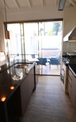 Casa de condomínio à venda com 200m², 3 quartos e 4 vagasVaranda gourmet