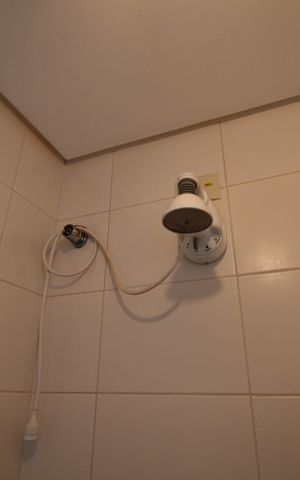Casa de condomínio à venda com 200m², 3 quartos e 4 vagasBanheiro de serviço