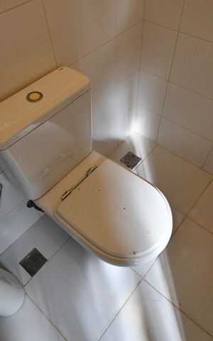 Casa de condomínio à venda com 200m², 3 quartos e 4 vagasBanheiro de serviço