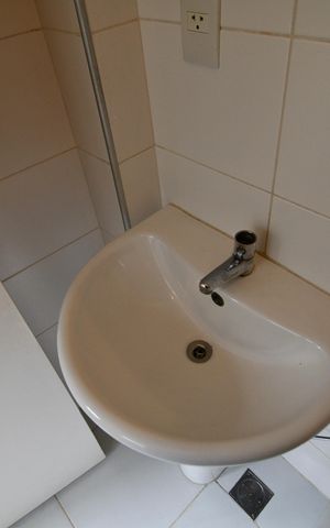 Casa de condomínio à venda com 200m², 3 quartos e 4 vagasBanheiro de serviço